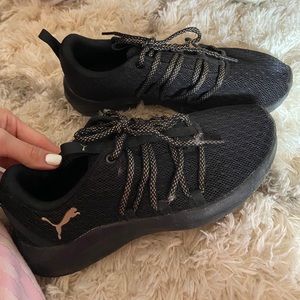 Puma soft foam tennis shoes